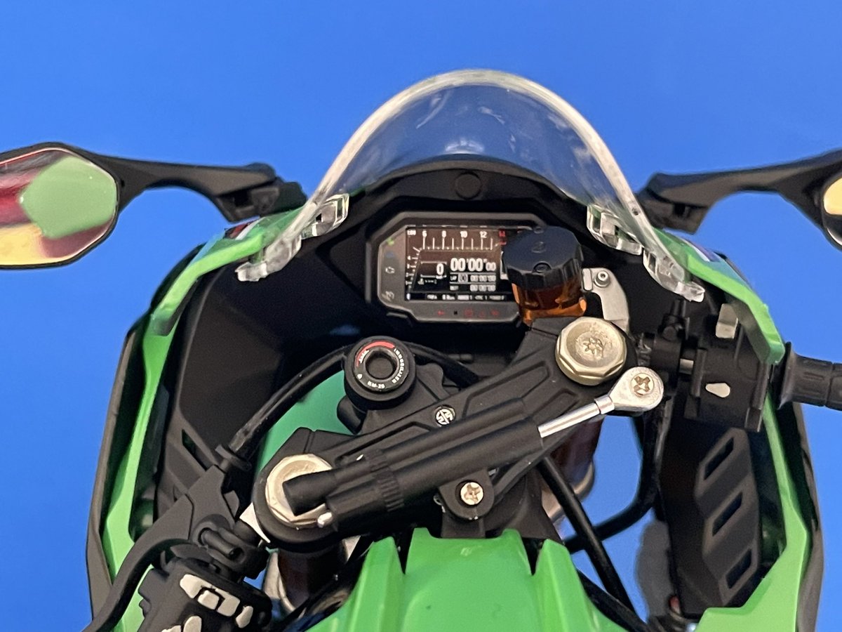 モンモデル 1/9 Kawasaki Ninja ZX-10Rと相方のお姉さん完成画像