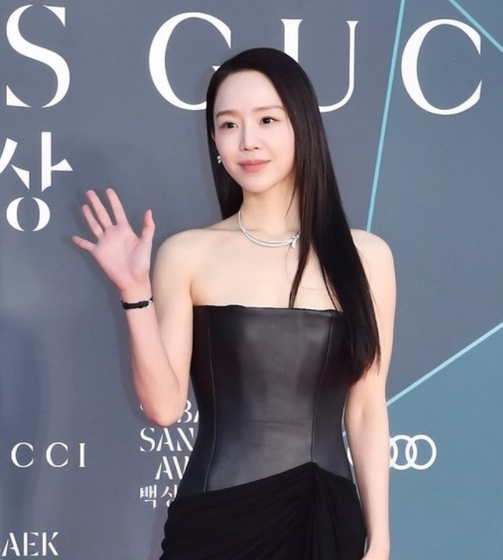kdramamiss's tweet photo. shin haesun is so fine what a stunner https://t.co/wwePNOW5Zn
