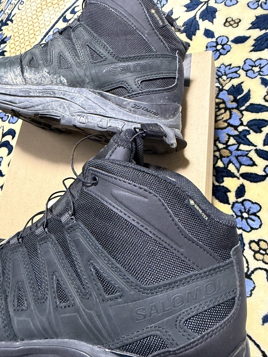 gh60044's tweet photo. 仕事用のsalomon  XA force MID 更新！　
もう何足目か、、、、　
同じサイズなのに細くなった？　よく見たら刻印も更新されてる。　　
なんか細く見える、、、、　
足が痛くならなければいいな https://t.co/UBdAU4Qp1z