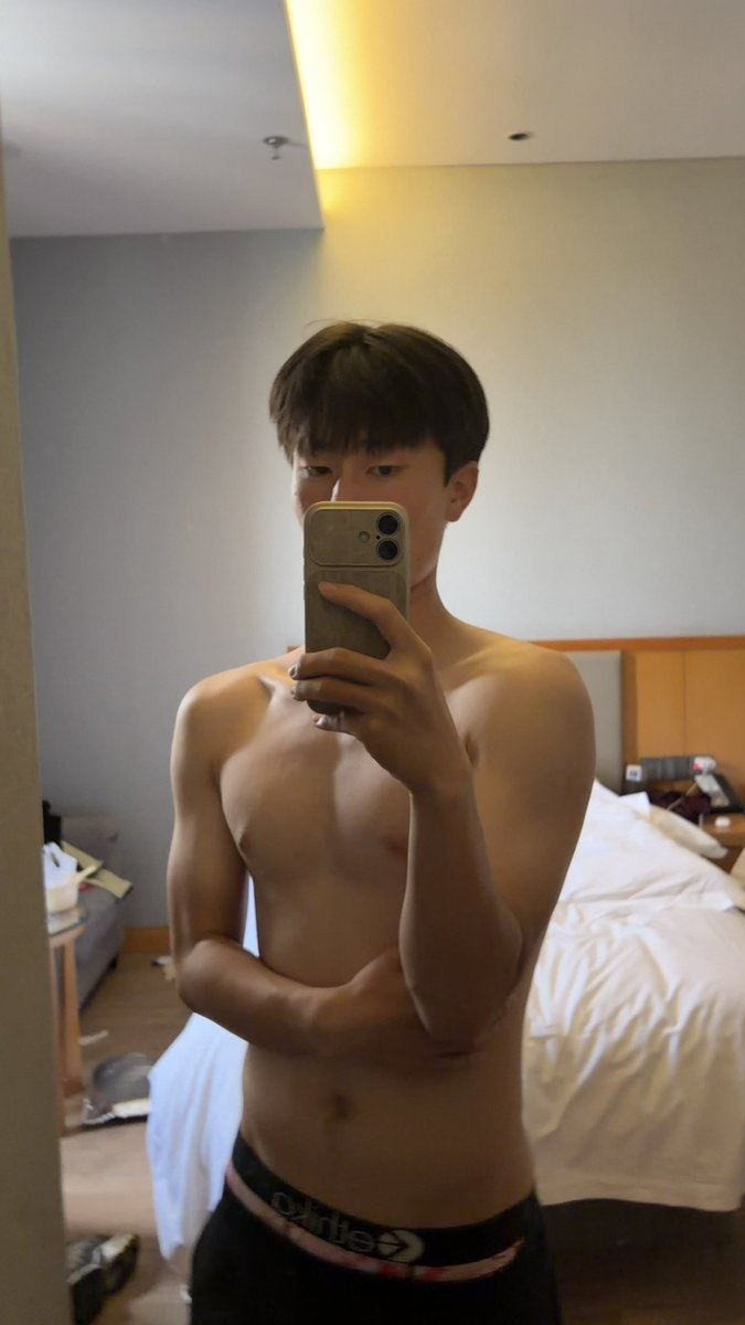 Iceommyneck tweet media