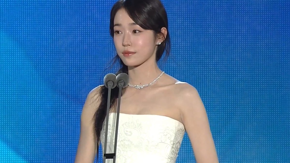 260508 | Presenter Roh Yoonseo at 62nd Baeksang Arts Awards 🤍

#62ndBaeksangArtsAwards 
#2026BaeksangArtsAwards

#RohYoonseo #노윤서 #盧允瑞 #ノユンソ