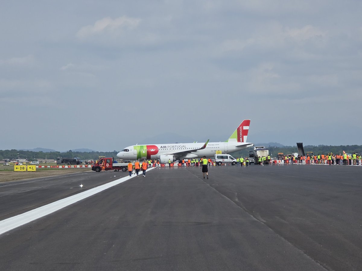Questa mattina abbiamo partecipato a #Malpensa alla FOD WALK della nuova #pista 35L ormai pronta per la riapertura di domenica mattina alle ore 06 locali, oltre 232 partecipanti per un'esperienza unica, tra divertimento e curiosità ma anche utilità 

#FOD #walking #35L #mxp