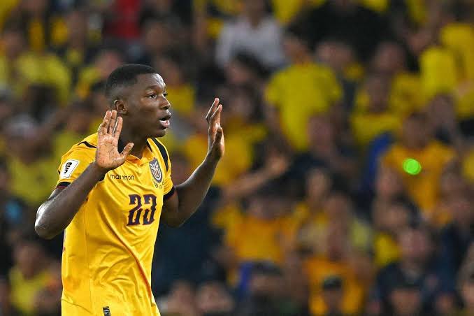 FootyCondor's tweet photo. 🚨 FIFA has granted amnesty and 🇪🇨 Moisés Caicedo will NOT be suspended for Ecuador’s World Cup opener.

🗞️ @CLMerlo https://t.co/hcgIHuIdnB