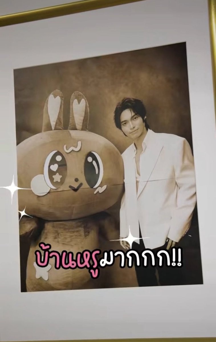 _fairy301_'s tweet photo. Lol, is this METAA’s room? 5555555
There are METAA's solo pics and even pictures of METAA with papa Win too 🤣
#AIS #PLAYASIAN #METAA
#winmetawin @winmetawin https://t.co/Lu9dYXHlFS