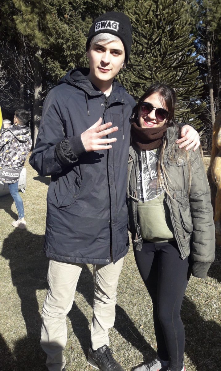 Flopi_fb's tweet photo. @AngieVelasco08 No voy a ganar pero aguante el littt. Adjunto foto del 2018 en mi viaje de egresados jajajaja https://t.co/XSSi4E1dko
