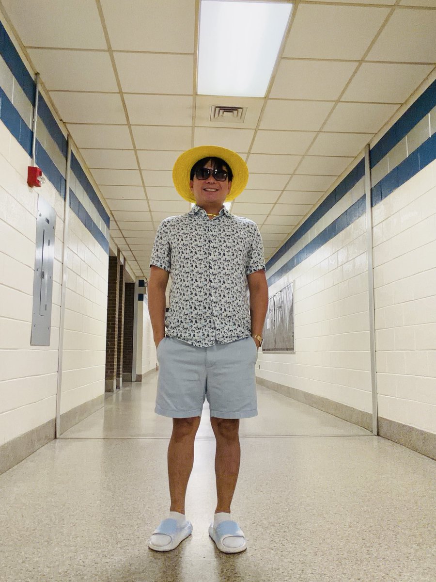 PepitoEufretes's tweet photo. Beach over school? No need to choose! At Westover HS, you can have the best of both!
#teachersappreciation
#Beachday
 @WestoverHS https://t.co/vwBA7luCkv