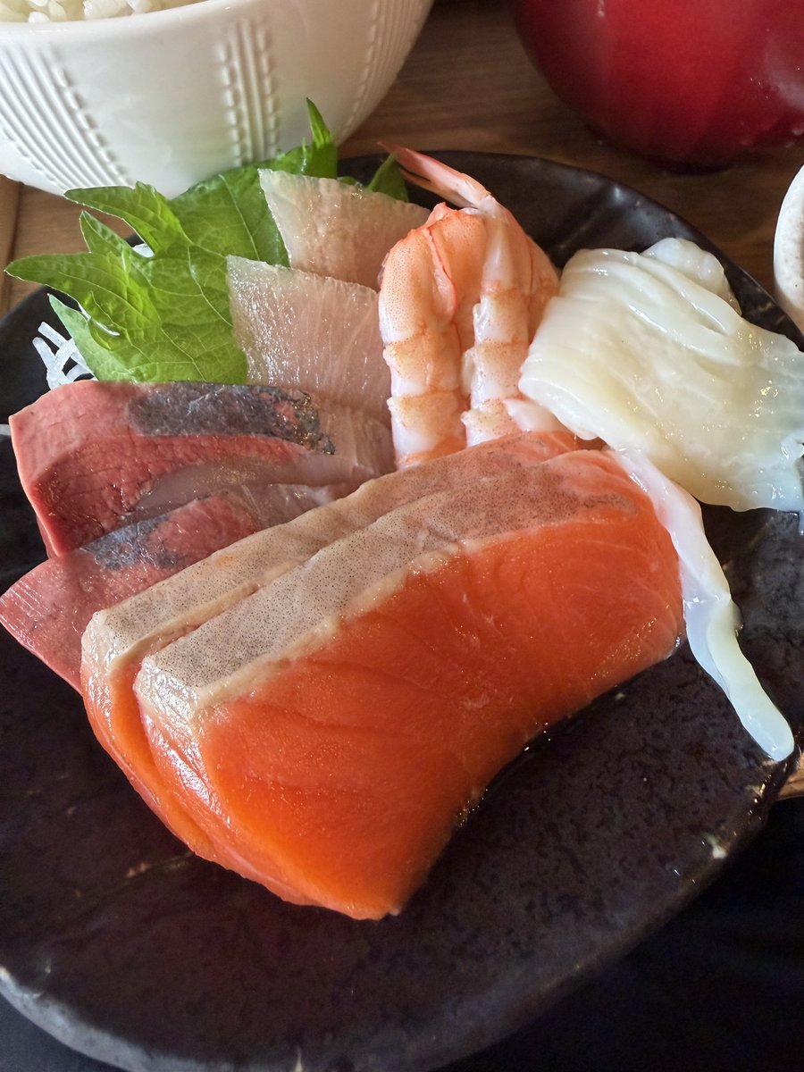 刺身ページ 昨日は、困ったときの魚匠屋 神田須田町店で厚切り刺身定食をば。 刺身