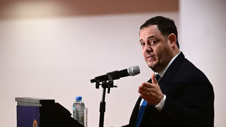 IMPUTARON A DEMIAN REIDEL POR LOS GASTOS CON TARJETAS DE CRÉDITO EN NUCLEOELÉCTRICA

El fiscal federal Ramiro González impulsó la investigación al ex presidente de la empresa estatal y a quienes hayan sido titulares de plásticos corporativos por gastos como servicios de playa,