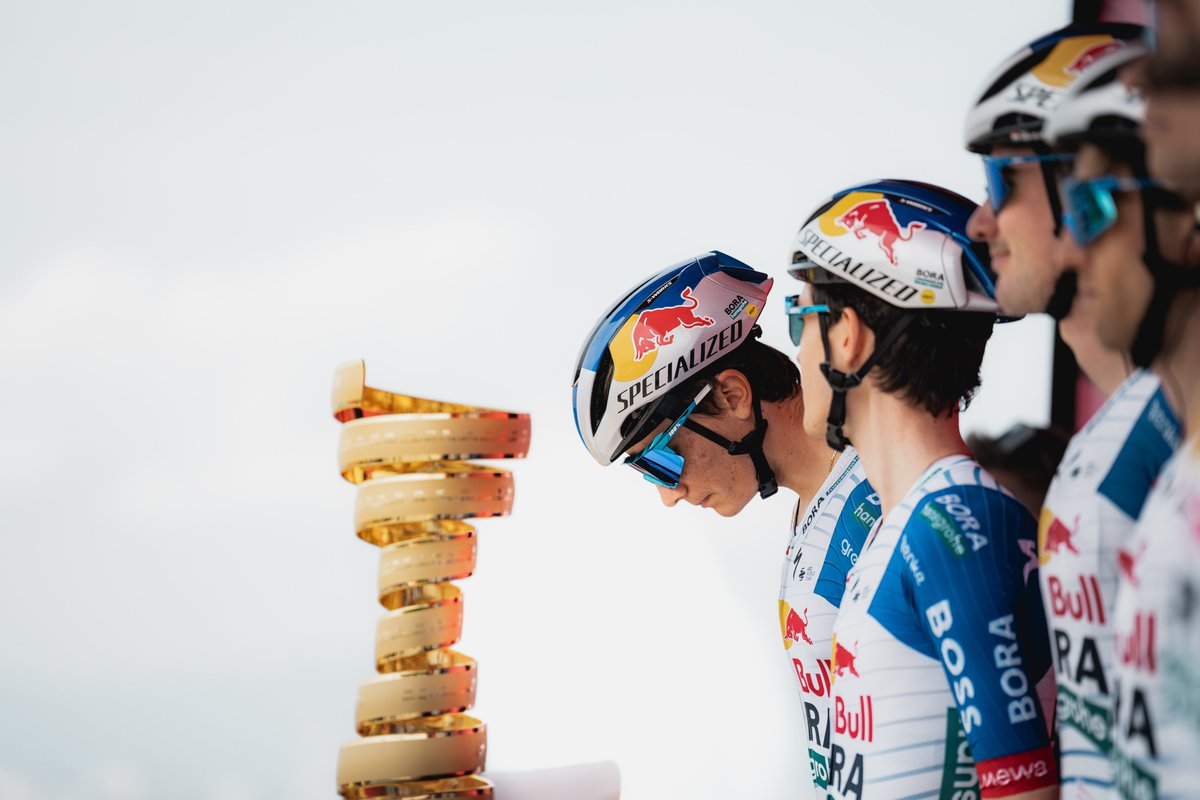 😍 Grande Partenza.

📸 LaPresse | <a href="/tony_esnault/">Tony Esnault</a> | Mirror Media

#GirodItalia