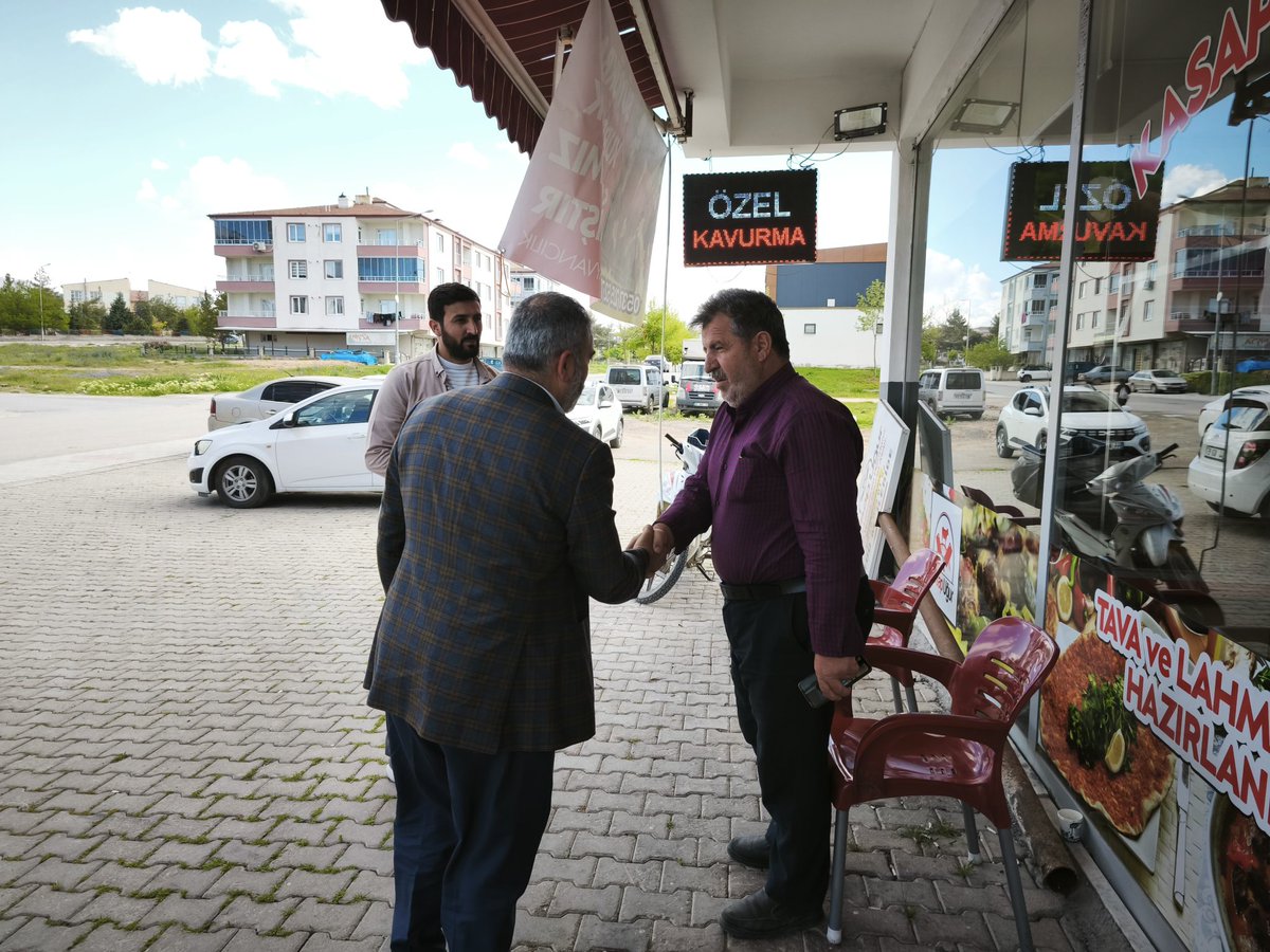 HudaPar_Malatya's tweet photo. İl Başkanımız @behcet_sevgili ve beraberindeki heyetimiz, Hoca Ahmet Yesevi Mahallesi’nde esnaflarımızı ziyaret etti.
Gerçekleştirilen ziyarette esnafımızın talep ve sorunları dinlenirken, bölgedeki ekonomik durum ve vatandaşlarımızın beklentileri üzerine samimi istişarelerde bulunuldu. Misafirperverlik gösteren tüm esnaflarımıza teşekkür ediyor, bereketli kazançlar diliyoruz.

#Cuma