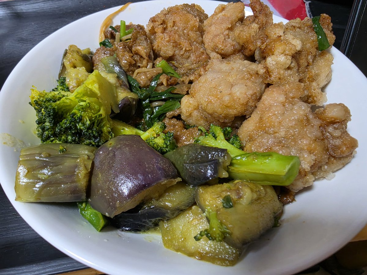 43日目　晩酌

コープの唐揚げ&amp;レバニラ
揚げ茄子とブロッコリーのカレー煮浸し