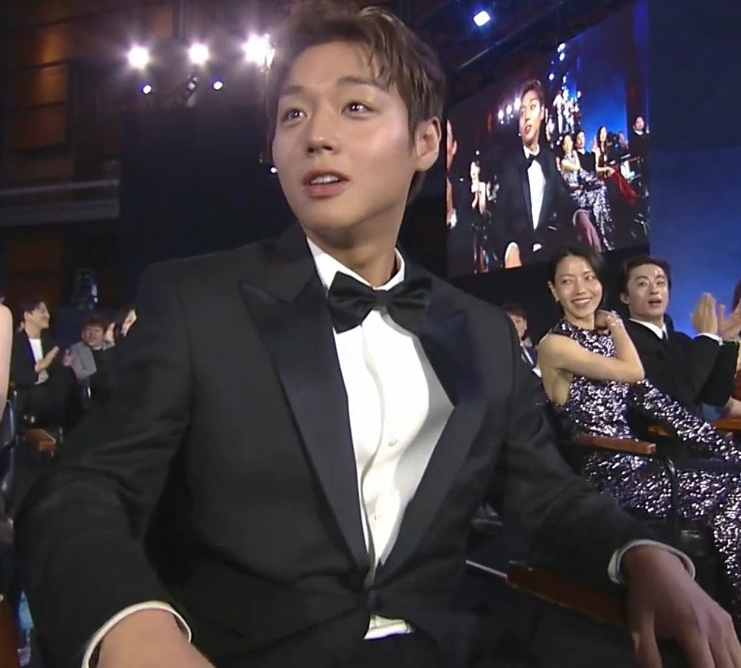 계절 tweet media