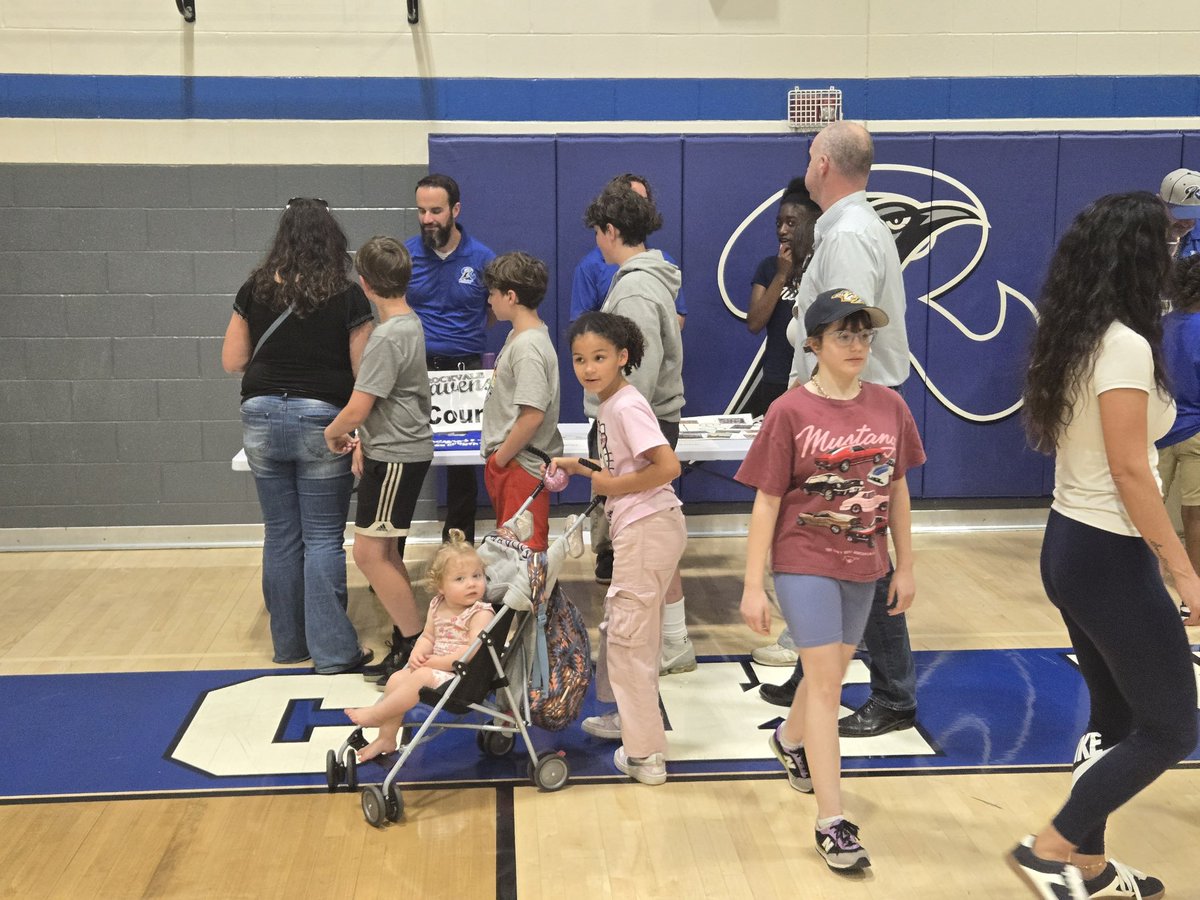 RMSRavens's tweet photo. We had a great time at Open House, meeting our future Ravens! #RavenPride https://t.co/WCSLuu6ynb