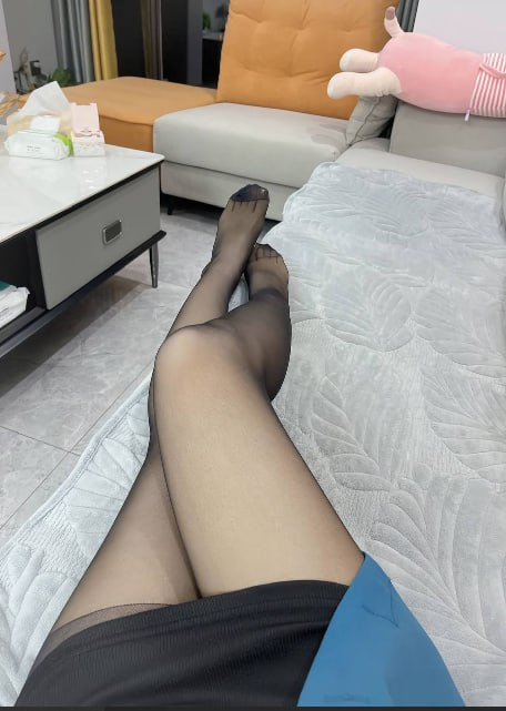 FariaGeorgia's tweet photo. 一个人久了真的憋不住夜里闲着下来就胡思乱想，真的很想有个人来陪🥵🥵🥵🥵🥵🥵 https://t.co/vicSNZlato