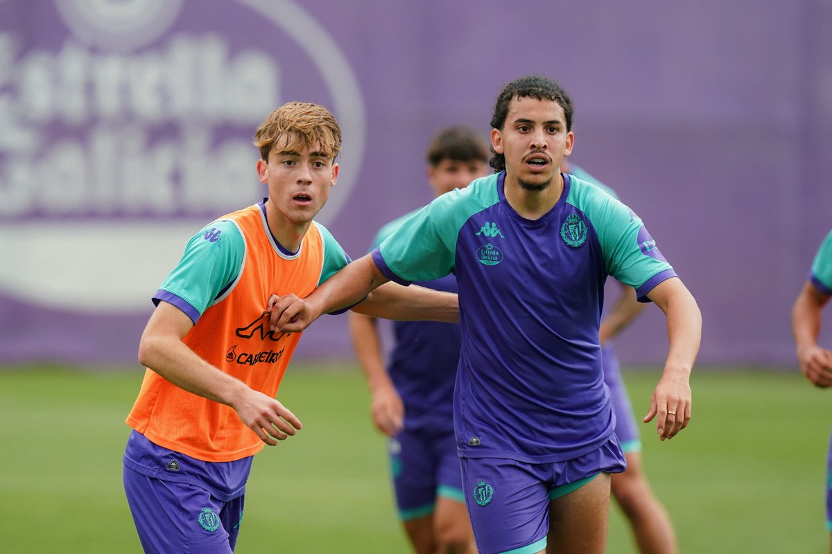 🏋🏻‍♂️💜 El #RVPromesas y el #RVJuvenilA siguen trabajando

⚽️ Este viernes disputaron un partido de entrenamiento en los Anexos