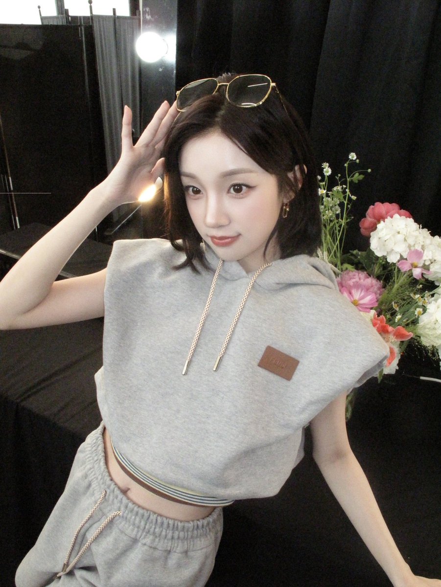 러뷰우 tweet media
