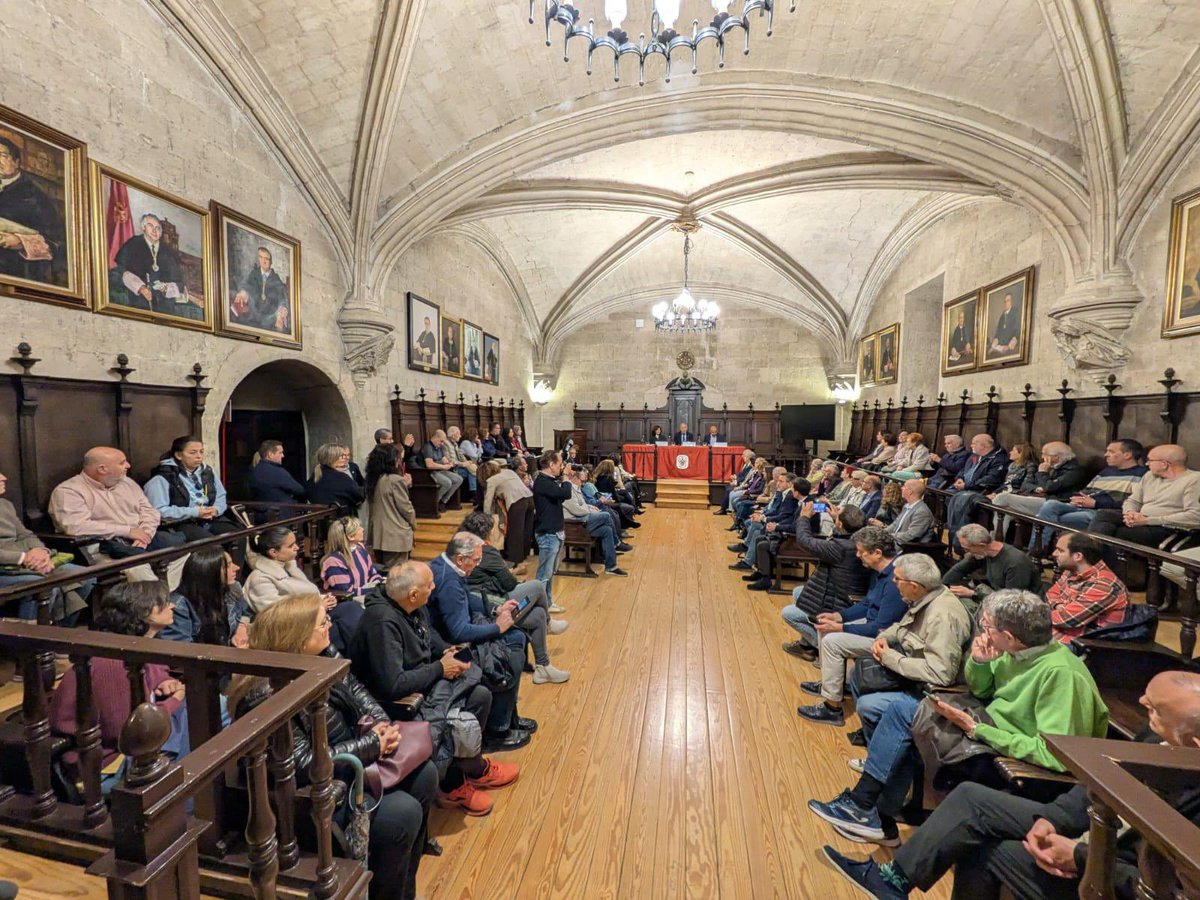 oscarmariolobo's tweet photo. Hoy, 8 de Mayo, tenemos la obligación democrática de recordar a las Víctimas del Exilio Español por la dictadura franquista. 

Celebramos un acto de homenaje con el rector @largo_rector @UVa_es y la intervención de @carmencalvo_ ,Presidenta del Consejo de Estado @ConsejoEstadoEs 

Desde @UGTCyL advertimos que ningún pacto de Gobierno en nuestra tierra puede construirse, sobre: 

1.- El Olvido 
2.-La negación de la Memoria y la Reparación. 
3.-La humillación a las víctimas. 

Castilla y León debe reconocer la deuda con las víctimas de la Guerra Civil y la Dictadura Franquista.