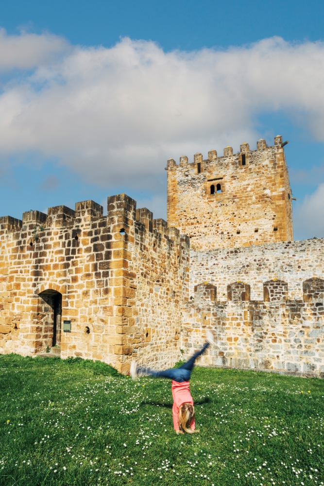 elpobal's tweet photo. Celebramos el Día de los Museos:
1. Putxera: el arte de forjar... y cocinar. 23 mayo, El Pobal.
2. Viaja a la Edad Media con las visitas al Castillo de Muñatones. 24 mayo.
Actividades gratuitas. Reservas: 629271516 / elpobal@bizkaia.eus
@BizkaiaKultura @Bizkaia #DIM2026 https://t.co/WvKhykJ0cA