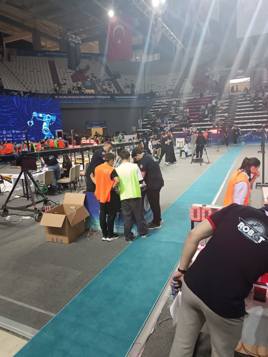 foca_mem's tweet photo. Foça Cemil Midilli Mesleki ve Teknik Anadolu Lisesi Yenilenebilir Enerji Teknolojileri Alanı öğrencilerimiz, sürdürülebilir gelecek hedefi doğrultusunda örnek bir projeye imza attı. Öğrencilerimizi ve emeği geçen öğretmenlerimizi tebrik ediyor, başarılarının devamını diliyoruz. https://t.co/ntpUmKBuRq