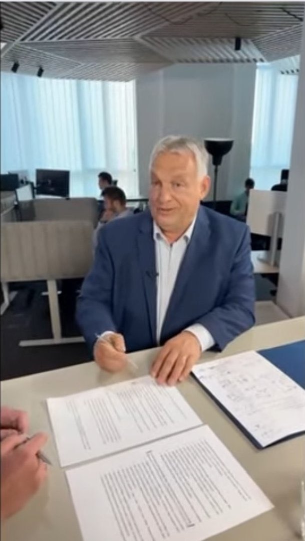 Budapest_1956's tweet photo. ❗️Megtalálták Orbán „trollfarmját”: véletlenül leplezte le a helyszínt (Budapest, Perc utca 8.). Ő a „digitális hadseregnek” hívja őket. 

Ezek a trollok az adófizetők pénzéből írják a gyalázkodó, Ukrajna- és Európa-ellenes kommenteket. Ideje, hogy mindenki tudja az igazságot! https://t.co/WEnpX0r8Lo