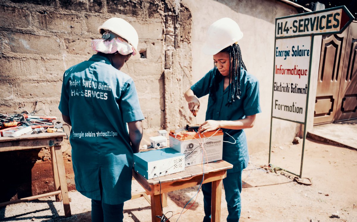 WorldBankAfrica's tweet photo. What happens when you invest in a young woman's skills?

From #Benin to #Chad, it means new jobs, steady income, and stronger communities. From midwives to solar installers, check out their stories: https://t.co/SQm0UbqAoQ #SWEDD https://t.co/QIa1XygG93