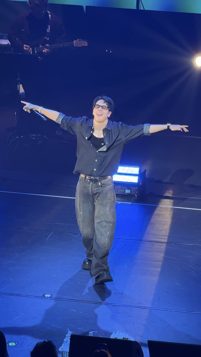 Nanon cakep kali.. gk kuat akuuuu.. 
#TpopShowcaseinTokyo