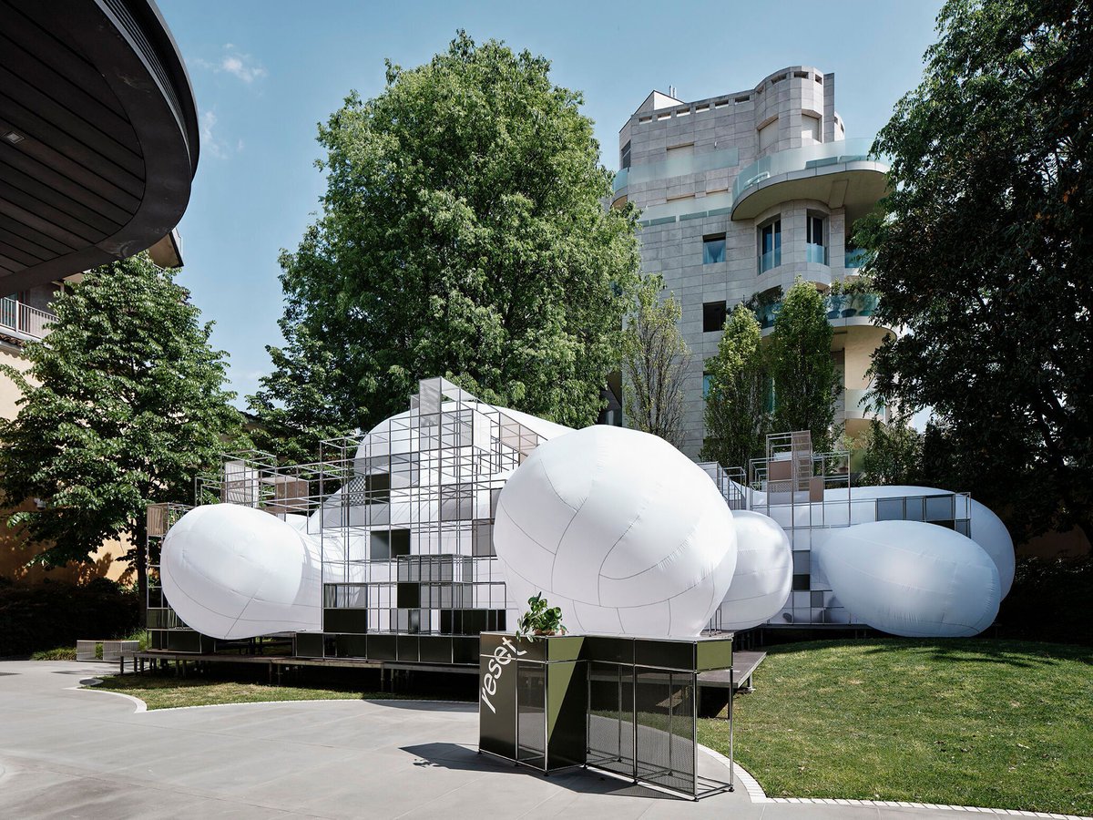 Archello's tweet photo. Snøhetta, with Annabelle Schneider, constructs a tactile installation from the USM Haller modular system—a steel grid supporting a responsive textile membrane. 
https://t.co/bMkbamjWU4 

#ModularSystems #MaterialContrast #SensoryDesign https://t.co/j5oSgGdDdQ