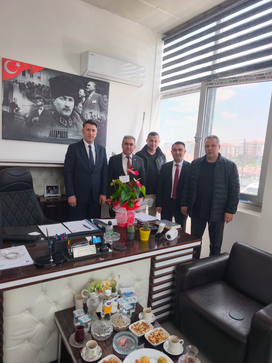 BBSANK1's tweet photo. Ankara 1 No’lu Şube Başkanımız Turan Uzun, Yönetim Ekibi Nasuh BAYSAL, Teoman ÜLGER, Muhammet ÖZTÜRK ile birlikte Keçiören Belediyesi Çevre Koruma Konrol Müdürlüğü görevine atanan Furkan GEÇER'e hayırlı olsun ziyaretlerinde bulundu. 
#Bembirsen https://t.co/rx264VRITE