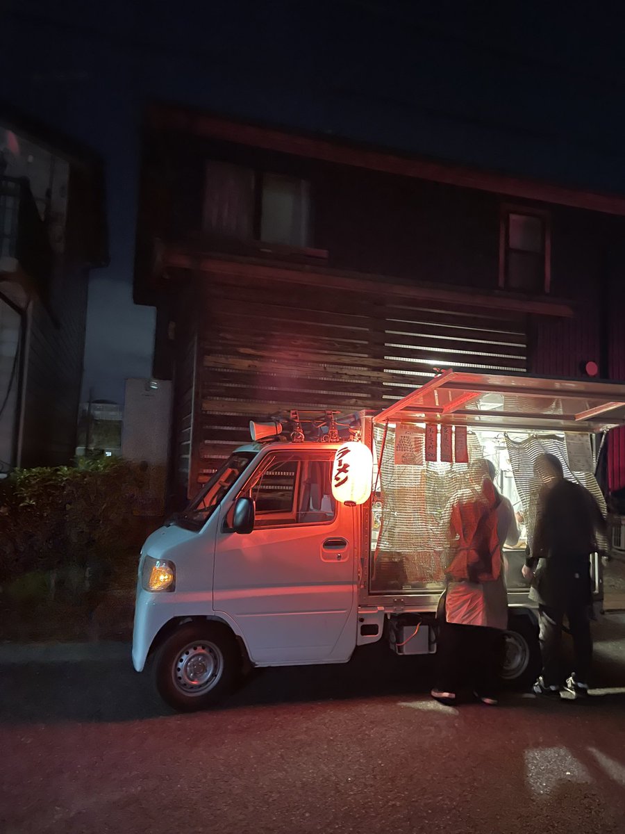 nagisawarms's tweet photo. 人生初の家の前に夜鳴きや止まった。🍜晩御飯直後やったけど頼んでしまうわな https://t.co/Y2pN1BoKyr