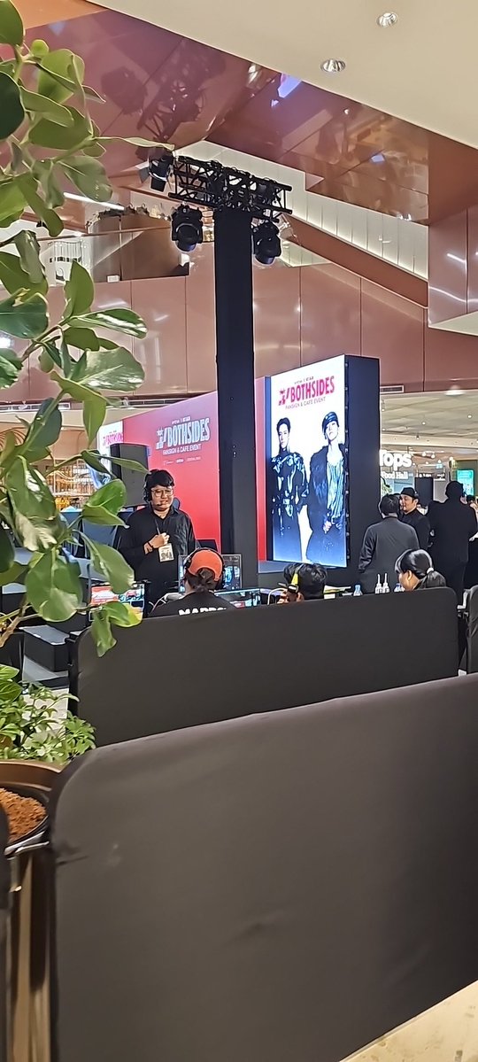 ใกล้เกินไปแล้วนะ 🤔

#SMTruexNCTJNJM_FansignCafe