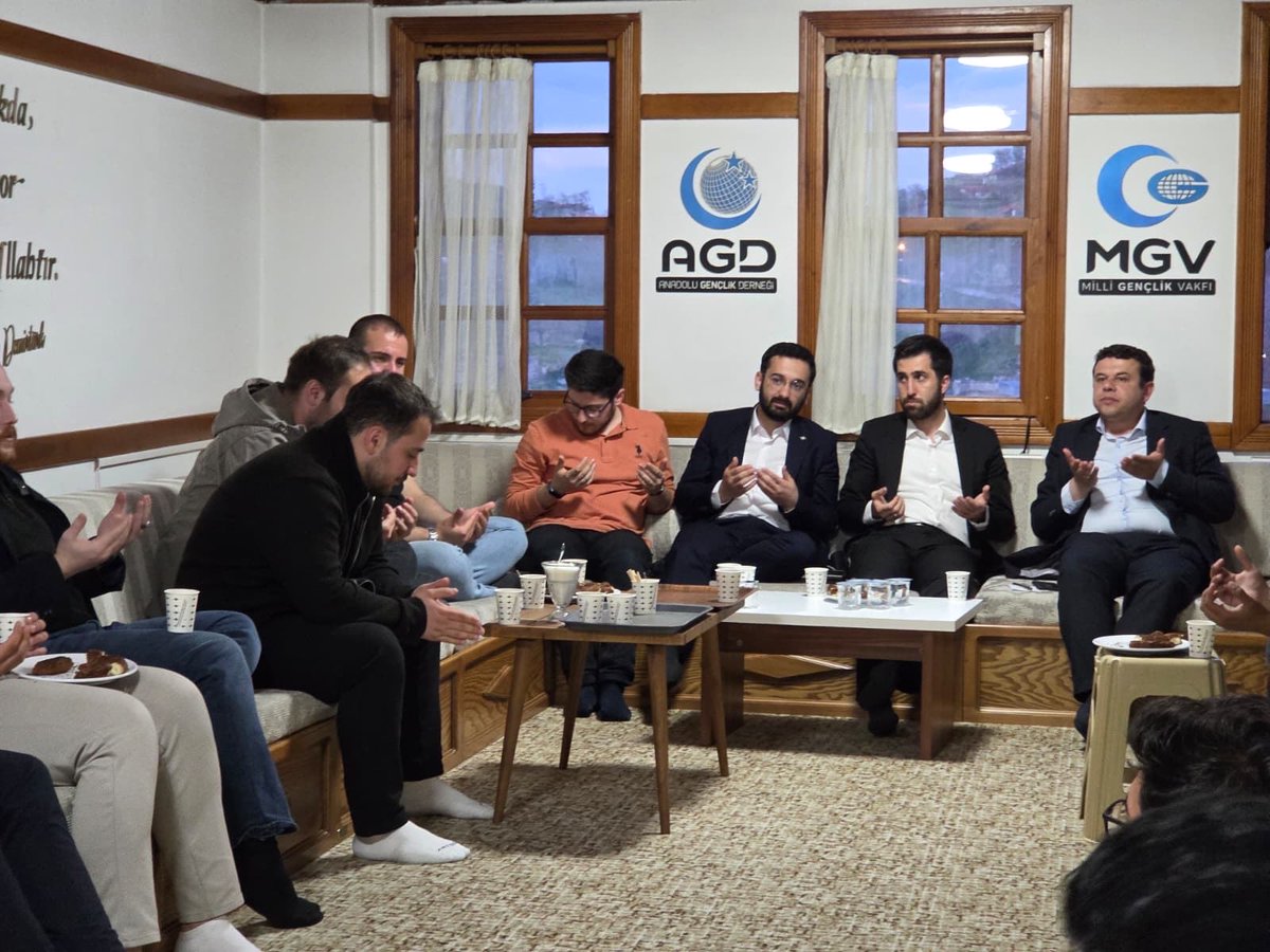 agdankarauni's tweet photo. Anadolu Gençlik Derneği Ankara Şube Üniversite Komisyonu olarak düzenlediğimiz "Hacı Bayram Sohbetleri" kapsamında , bu hafta 'Abdullah Said AKKUŞ ' UN katılımıyla "Üniversite Hayatında Gençlik Çalışmaları ve Gönüllülük" üzerine verimli bir sohbet gerçekleştirdik. https://t.co/87layxJxdB