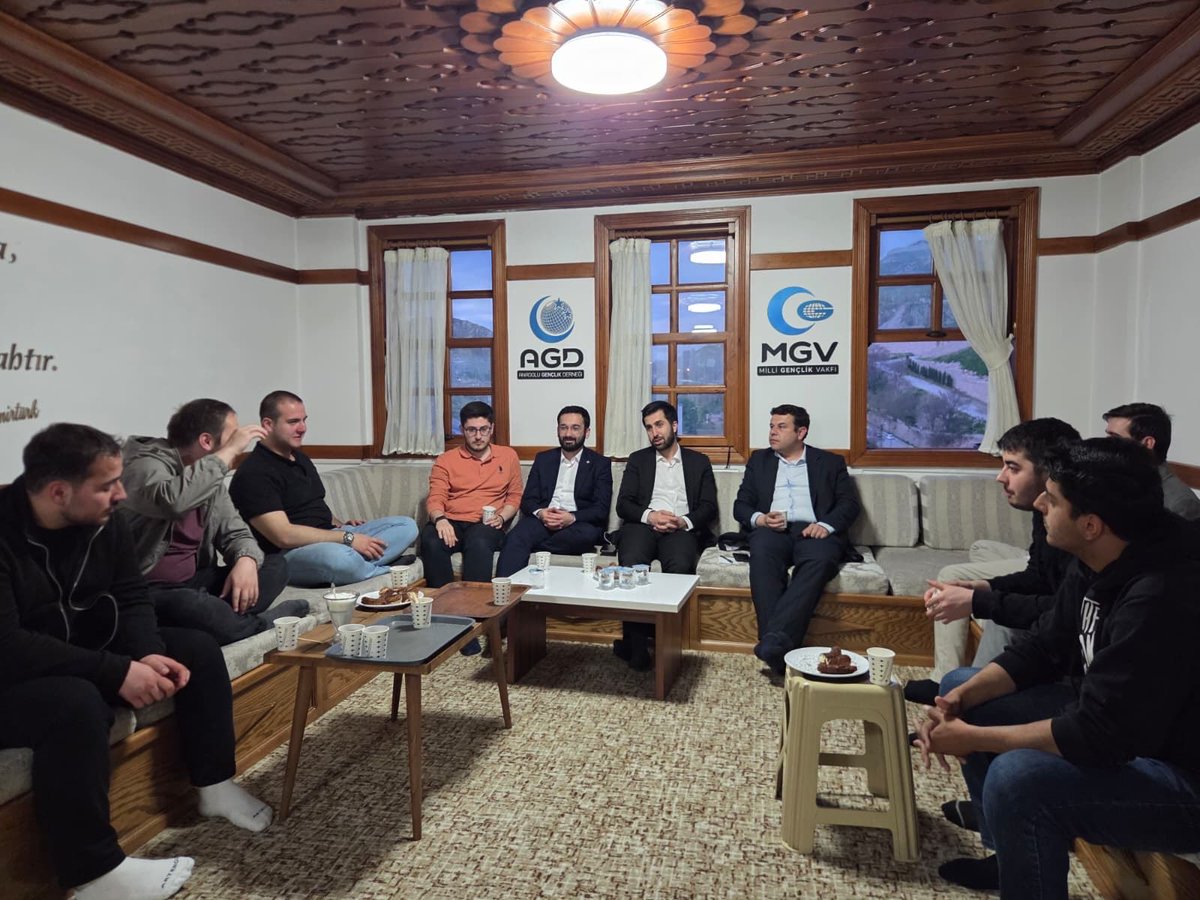 agdankarauni's tweet photo. Anadolu Gençlik Derneği Ankara Şube Üniversite Komisyonu olarak düzenlediğimiz "Hacı Bayram Sohbetleri" kapsamında , bu hafta 'Abdullah Said AKKUŞ ' UN katılımıyla "Üniversite Hayatında Gençlik Çalışmaları ve Gönüllülük" üzerine verimli bir sohbet gerçekleştirdik. https://t.co/87layxJxdB