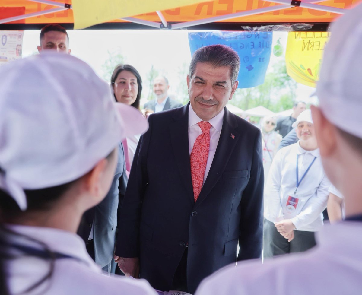 tevfikgoksu's tweet photo. Esenler’de düzenlediğimiz Harezmi Eğitim Modeli Yıl Sonu Şenliği’nde, İstanbul’un birçok ilçesindeki okullarımızın öğrencilerinin hazırladıkları projeleri ilgiyle inceledim.

Tüm öğrencilerimizi, öğretmenlerimizi, İstanbul İl Milli Eğitim Müdürlüğümüzü ve İlçe Milli Eğitim Müdürlüğümüzü bu güzel proje için tebrik ediyorum.