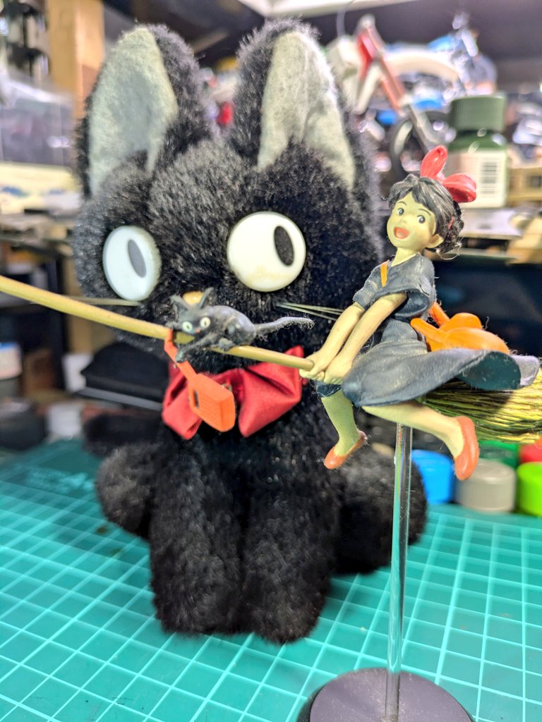魔女の宅急便 家にはジジもキキもいる😸