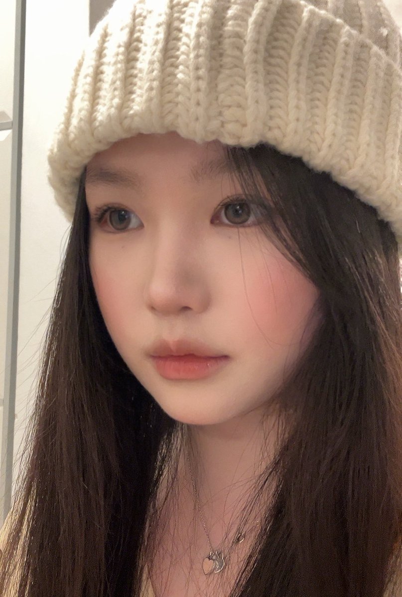 nyangosteen's tweet photo. 저도 한 동글 하는데요
세로 블러셔 좀 잘어울리는거같아요 ( • ⩊ • ) https://t.co/z8dmEvgScc