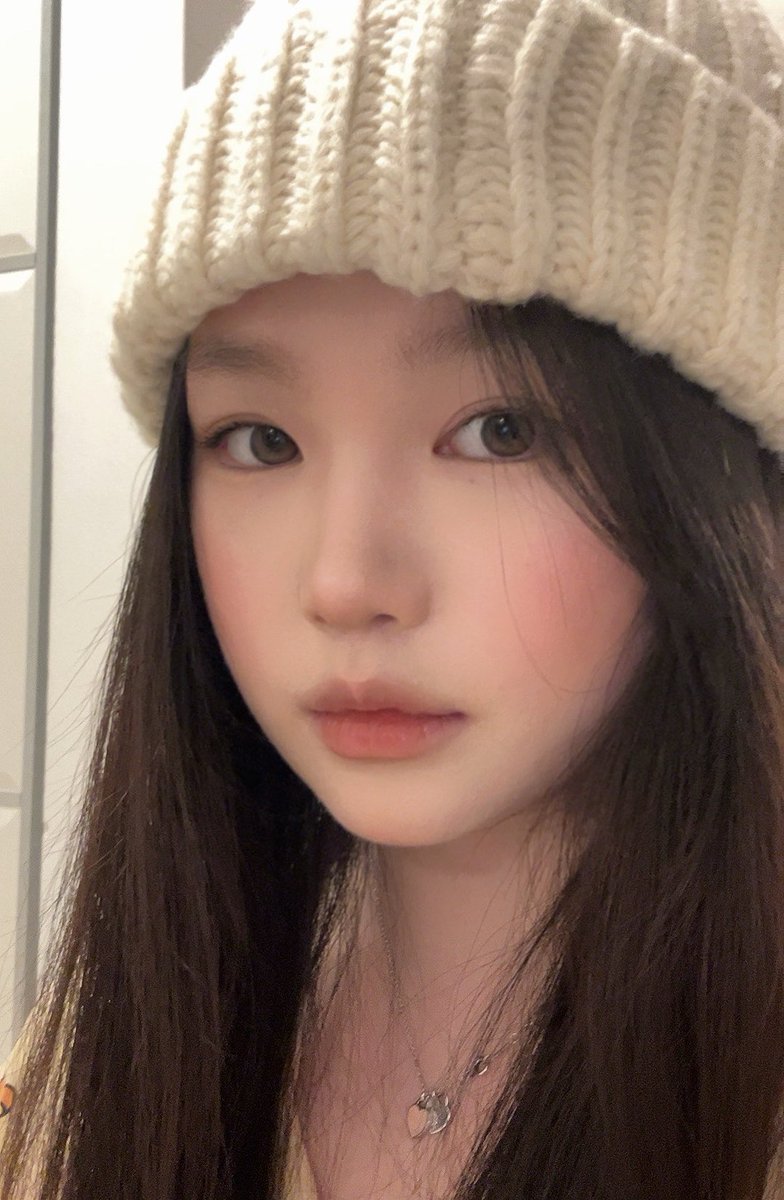 nyangosteen's tweet photo. 저도 한 동글 하는데요
세로 블러셔 좀 잘어울리는거같아요 ( • ⩊ • ) https://t.co/z8dmEvgScc