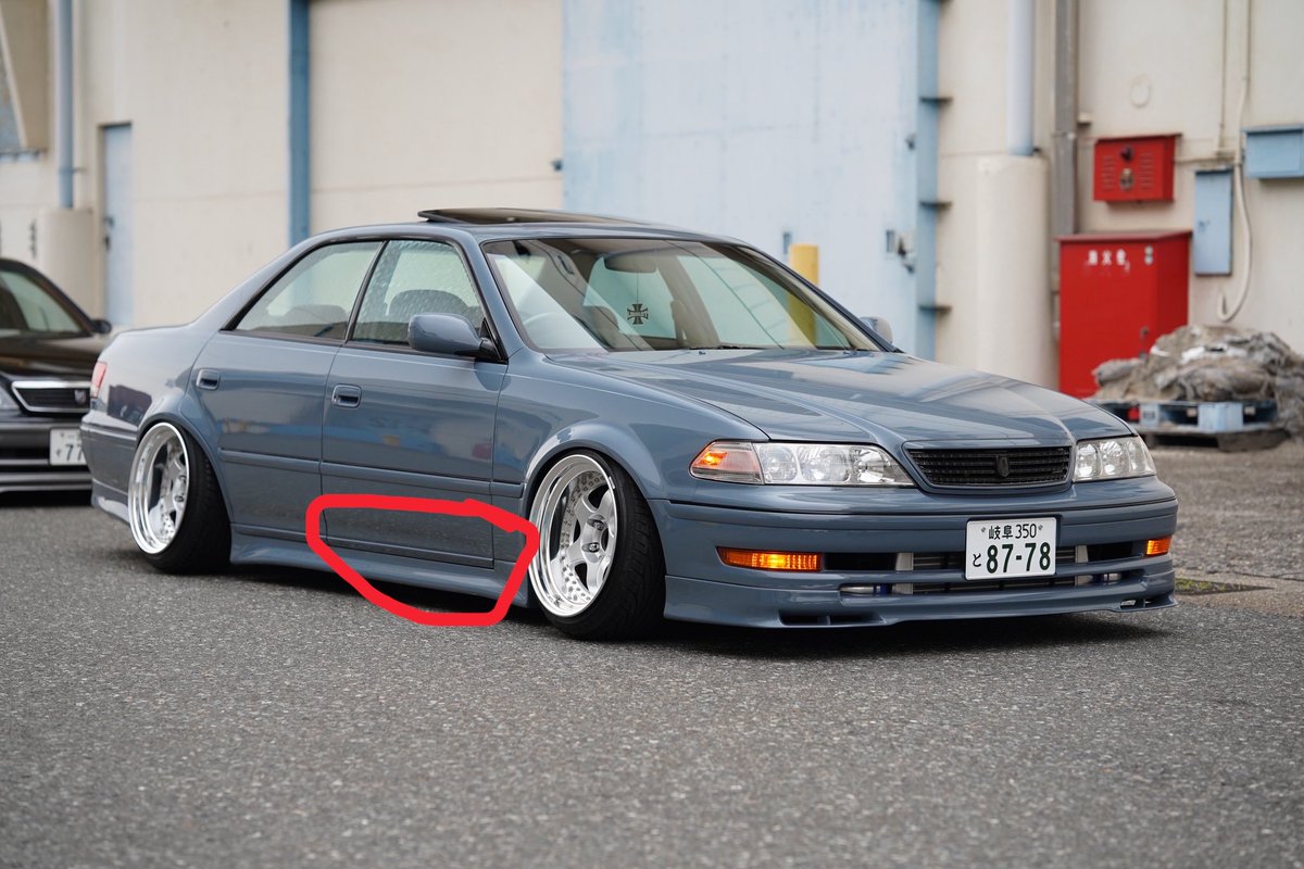 crack_avenuejzx's tweet photo. Jzx100マークII運転席側ここのモール持ってる方売って頂けませんか、、 https://t.co/EORfCl5jSX