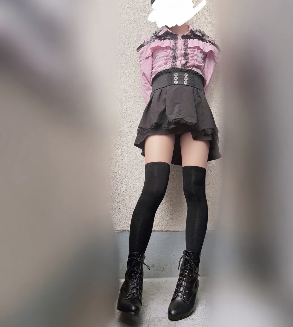 yuuui__sub's tweet photo. フォロワーさんからいただいた服と靴を着てみました！かわいすぎる..🥰 https://t.co/43KFPK7Lqz
