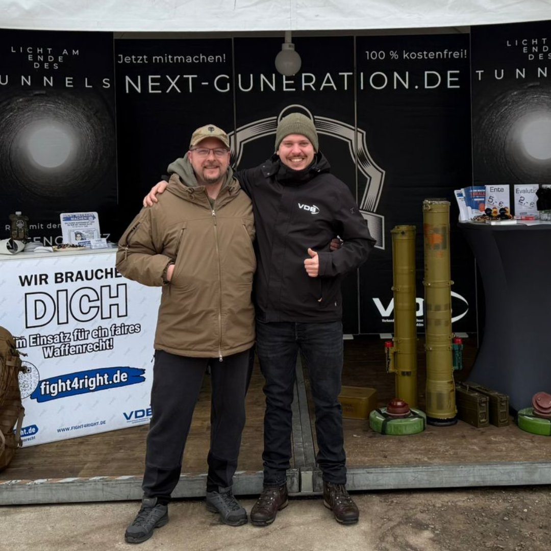 VDBVerband's tweet photo. Vom 07. bis 10. Mai sind wir auf der Dark Emergency – Deutschlands größtem Airsoft-Festival, organisiert von Airsoft Helden. 

Dieses Jahr kommt VDB-Geschäftsführer Ingo Meinhard eine ganz besondere Rolle zu: Er muss sich als pinker Osterhase über das Spielfeld jagen lassen. Wir sind sicher, dass er diese Aufgabe mit maximaler Begeisterung aufgenommen hat! 🐰

Währenddessen freut sich unser Interessenvertreter Moritz Laudan auf den Austausch mit euch an unserem Stand.

Wir sind gespannt auf starke Spieltage und viele gute Gespräche vor Ort. Danke schon jetzt für die vielen Eindrücke und den offenen Austausch!