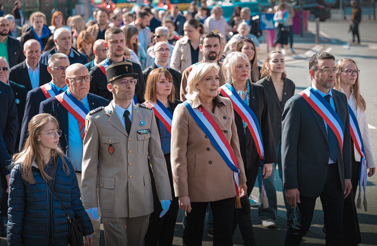 Marine Le Pen tweet media