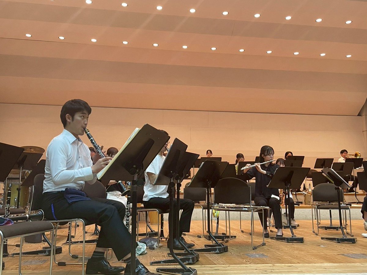 Pastorale2016's tweet photo. ＼ 定期演奏会を振り返ります🙋‍♀️ ／
当日の様子を写真と合わせてお届け📸

【Part1 ゲネプロ編】
程よい緊張感の中で練習中！

💡団員募集中です🙇‍♀️
⚠️見学の受け入れは5月末で一旦締切。
迷っている方は、ぜひこの機会に見学へお越しください👇
https://t.co/06D78EIBqP

#吹奏楽 #団員募集中 https://t.co/XC1IQReaaX