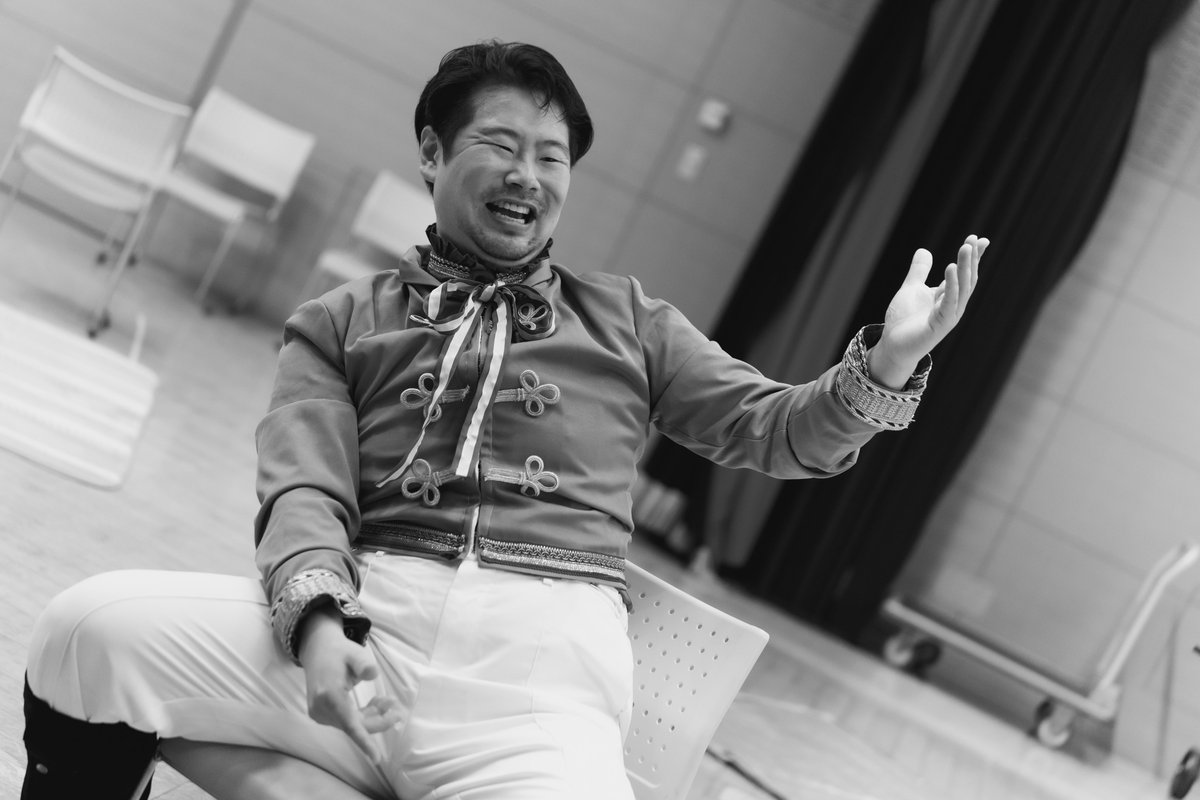 NQ_opera94's tweet photo. 【いよいよ来週🌹】

稽古も佳境を迎え、衣裳をつけてのあら通しを行いました！
この壮大な《ばらの騎士》の世界が、より深まってきています。

ぜひ劇場で、笑いあり涙ありの人間ドラマをご堪能ください。

撮影：岸野裕貴（@kishinoyuki ） https://t.co/9b5QKl40W4