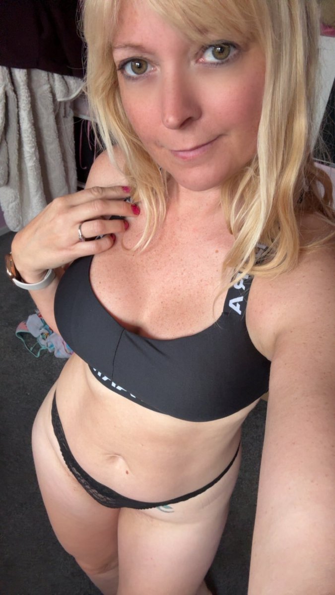 Naughty_Debz_Backup tweet media