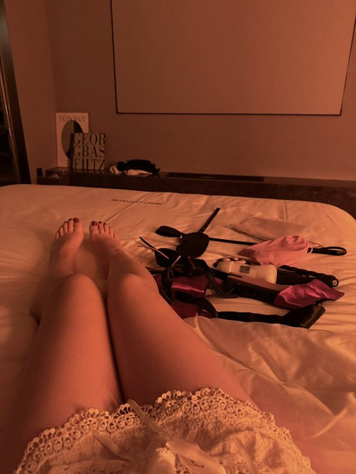 问男人一个秘密   关灯爱爱 跟开灯爱爱 有什么区别吗？#母狗 #反差 #女大 #御姐 #丝袜 https://t.co/OHByuS4p5G