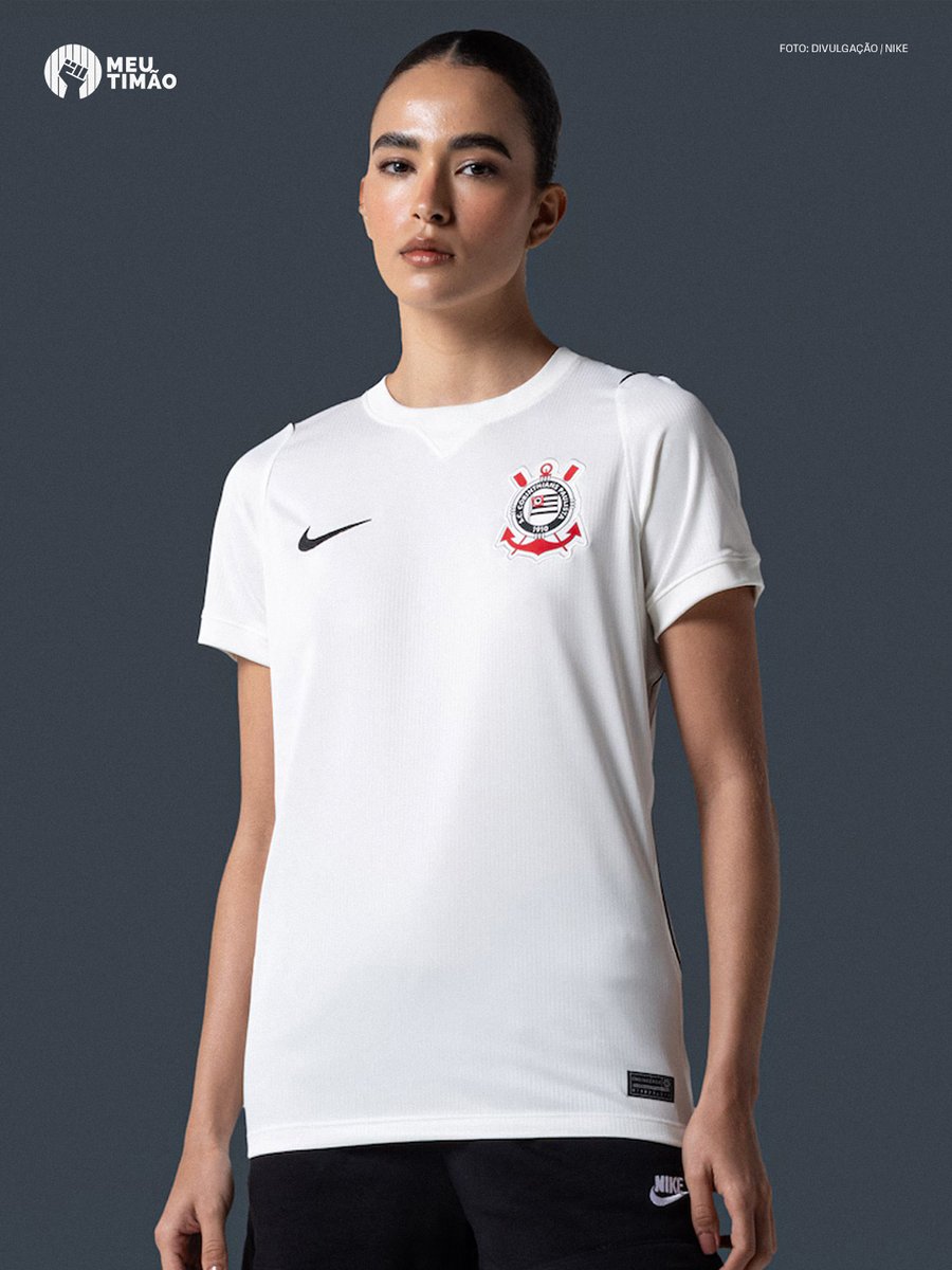 MeuTimao's tweet photo. Corinthians e Nike lançam o novo uniforme para 2026/27 em homenagem ao dia 5 de dezembro de 1976, o dia que o Timão invadiu o Maracanã! ⚫️⚪️🔥

Compre a sua em https://t.co/Eb5cTamZUu https://t.co/PRosRSDtPP