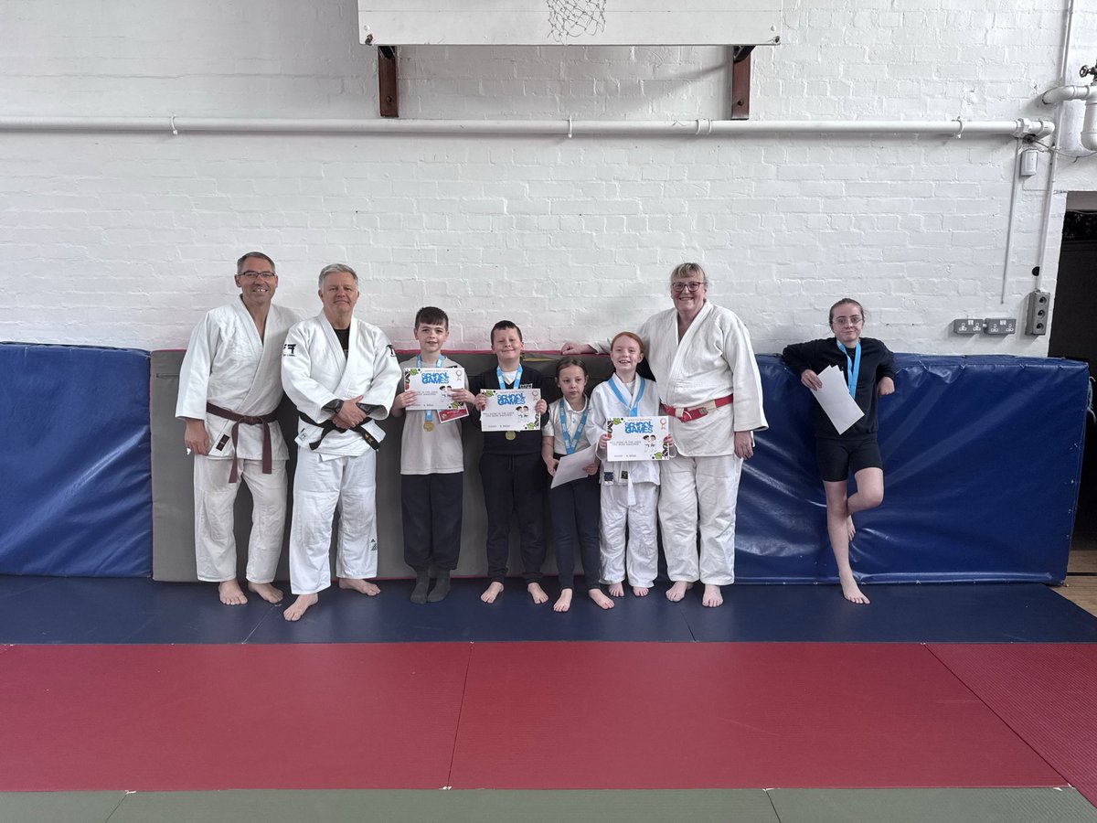 MrScottOLOL's tweet photo. Our KS2 children enjoying our judo session a massive thank you to @MrsNjudo for teaching us @ololprimary_HT @ololprimary_DHT @3B_MrBall https://t.co/KNobClLyfV