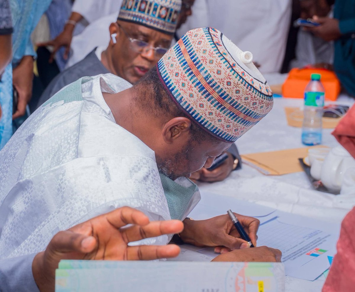 AbuDanda2's tweet photo. Congratulations to His Excellency @dikko_radda on the successful submission of your Expression of Interest and Nomination Forms.
I wish you best of luck and continuity in 2027–2031, by the grace of Almighty Allah.
 May your leadership continue to bring progress &amp; unity, to KTN. https://t.co/B3lXuQeZnk