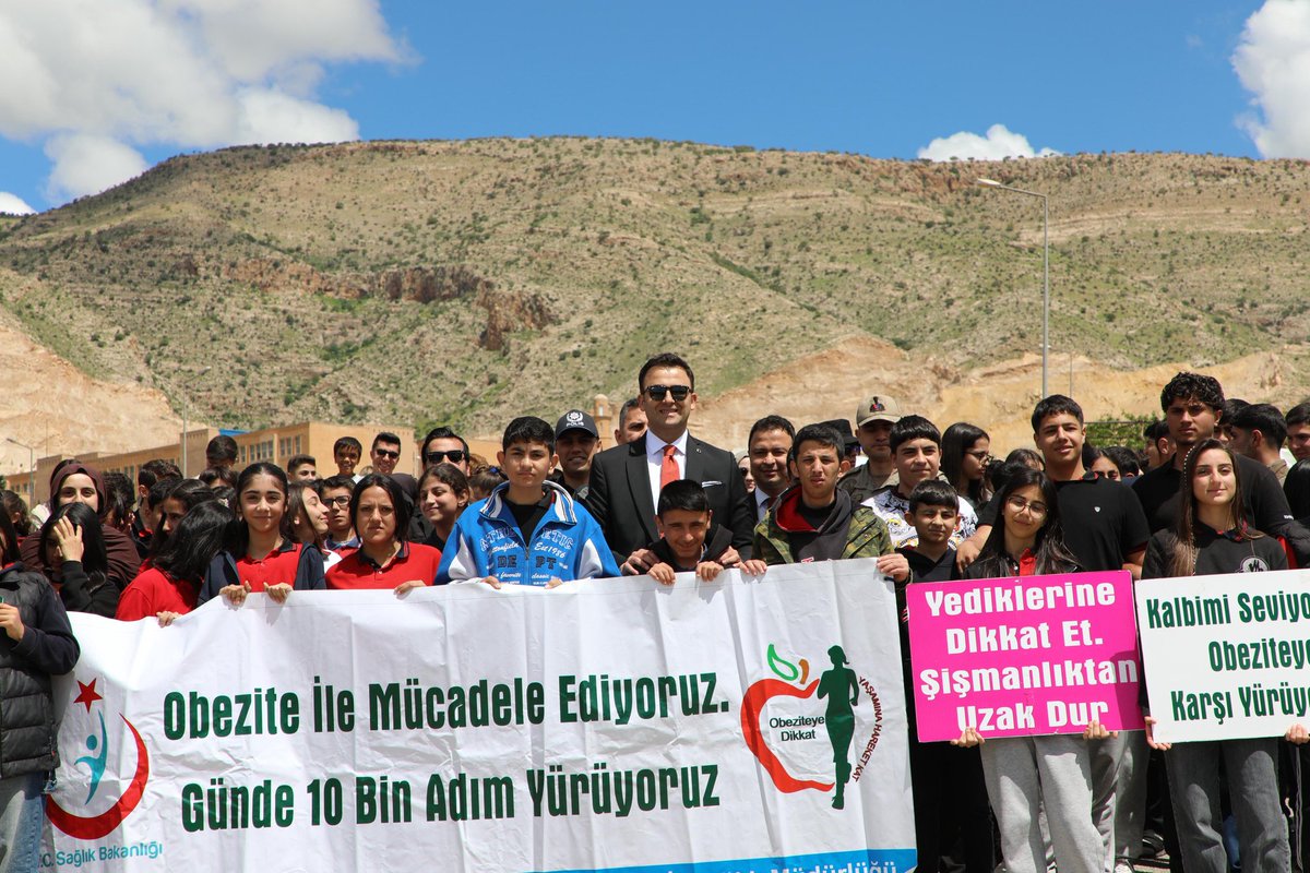 Hasankeyf_MEM's tweet photo. "Dünya Sağlık İçin Hareket Et Günü" kapsamda öğrencilerimizle tarihi ilçemiz Hasankeyf'te yürüyüş yaparak sağlıklı yaşamın önemi vurgulandı. İlçe Kaymakamımız Mehmet Ali İMRAK öğrencilerimize eşlik etti.
@meb_dhgm @mebisgb @BatmanilMEM @mehmetaliimrak
@yasarciger @yagmurat72 https://t.co/1rRVVbquc3