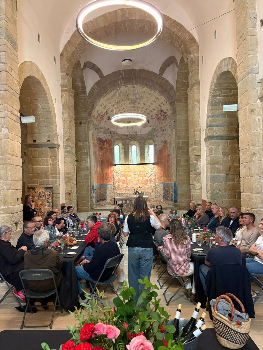 ajcmss's tweet photo. Bon balanç de la proposta “A taula amb els monjos de Cruïlles” d'aquest diumenge a Sant Miquel de Cruïlles. Va combinar història, patrimoni i gastronomia amb un tast de vins i productes de proximitat, tots ells vinculats a l’entorn de les Gavarres: https://t.co/ZFX4DSugwL https://t.co/YgVlDBQ1Ol