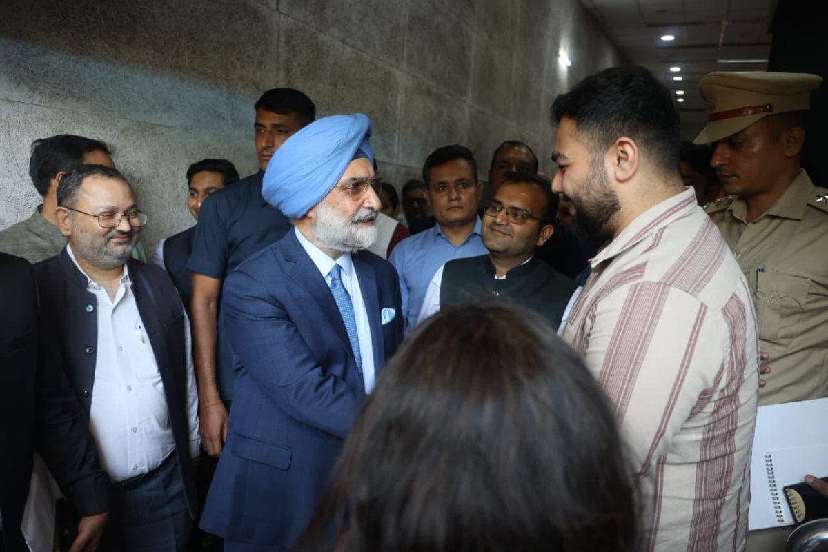 LG Delhi tweet media